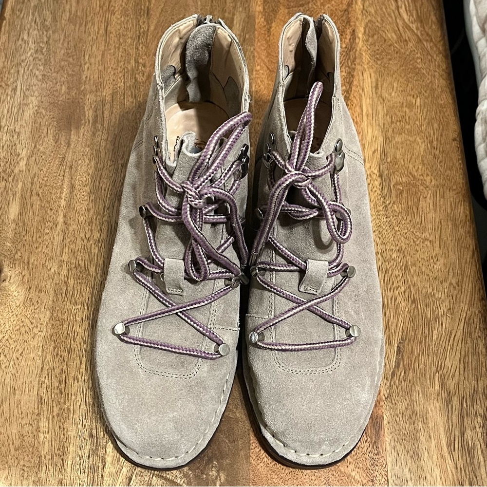 NWOT Hush Puppies Women's Catelyn Taupe Hiking Ankle Boots - Size 7
